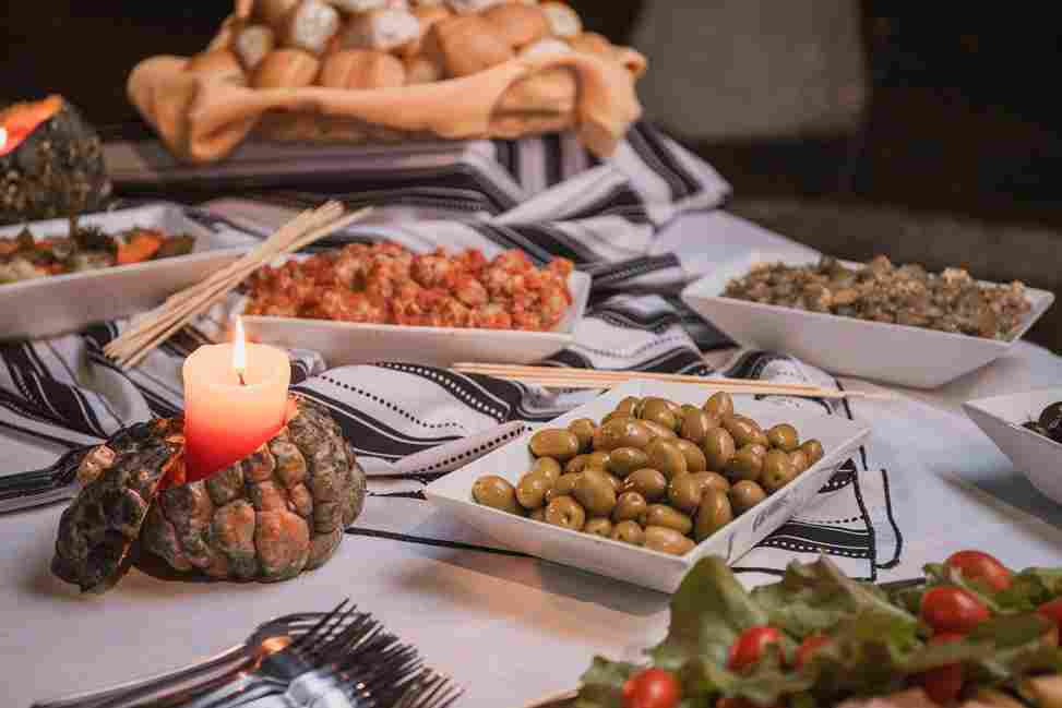 Servicio de catering y mozos en un evento de La Fermina